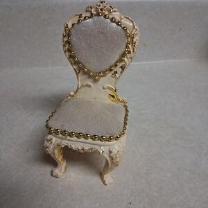 Enesco 2000 Ornate Victorian Parlor Chair Ornament